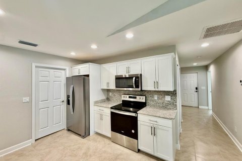 House in St. Lucie, Florida 3 bedrooms, 169.18 sq.m. № 2185040 - photo 30