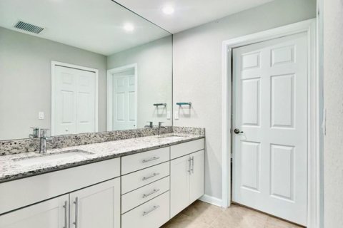 House in St. Lucie, Florida 3 bedrooms, 169.18 sq.m. № 2185040 - photo 7