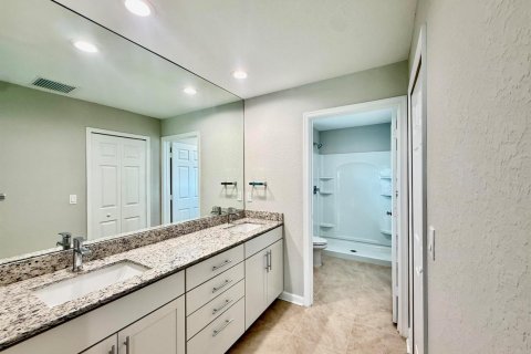 House in St. Lucie, Florida 3 bedrooms, 169.18 sq.m. № 2185040 - photo 13