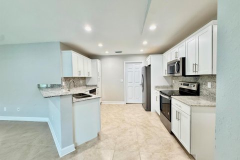 House in St. Lucie, Florida 3 bedrooms, 169.18 sq.m. № 2185040 - photo 24