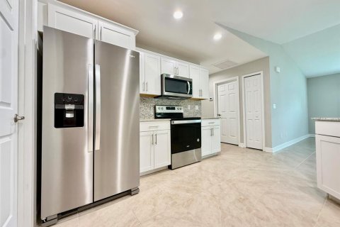 House in St. Lucie, Florida 3 bedrooms, 169.18 sq.m. № 2185040 - photo 29