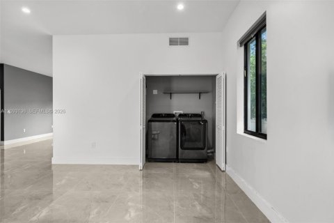 Casa en venta en Hallandale Beach, Florida, 3 dormitorios, 148.64 m2 № 2378870 - foto 25