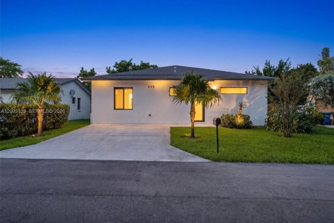 Casa en Hallandale Beach, Florida 3 dormitorios, 148.64 m2 № 2378870