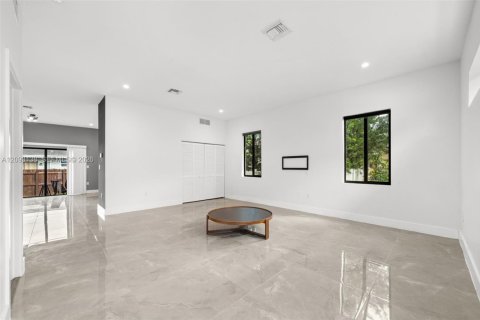 Casa en venta en Hallandale Beach, Florida, 3 dormitorios, 148.64 m2 № 2378870 - foto 4