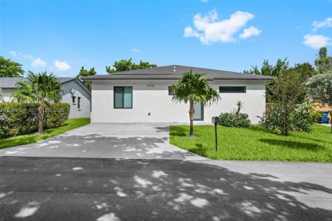 Casa en venta en Hallandale Beach, Florida, 3 dormitorios, 148.64 m2 № 2378870 - foto 2
