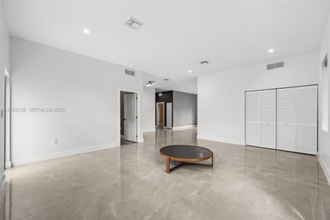 Casa en venta en Hallandale Beach, Florida, 3 dormitorios, 148.64 m2 № 2378870 - foto 5