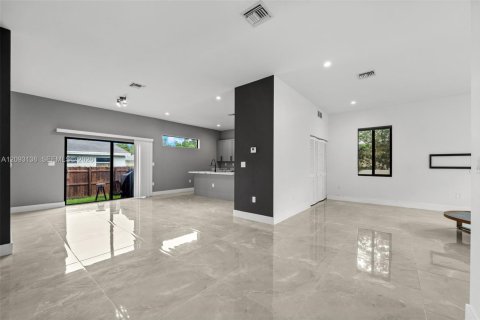 Casa en venta en Hallandale Beach, Florida, 3 dormitorios, 148.64 m2 № 2378870 - foto 8