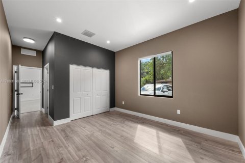 Casa en venta en Hallandale Beach, Florida, 3 dormitorios, 148.64 m2 № 2378870 - foto 16