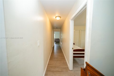 Casa en venta en Fort Lauderdale, Florida, 4 dormitorios, 573.02 m2 № 1730755 - foto 18