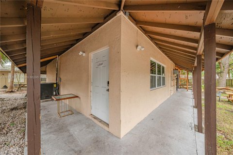 Casa en venta en Fort Lauderdale, Florida, 4 dormitorios, 573.02 m2 № 1730755 - foto 7