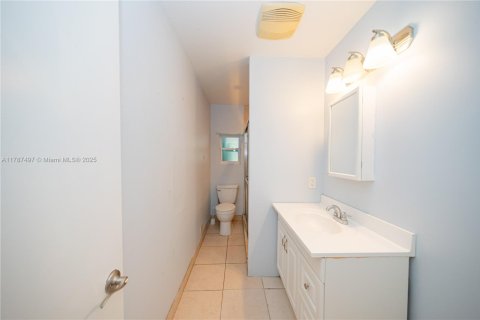 Casa en venta en Fort Lauderdale, Florida, 4 dormitorios, 573.02 m2 № 1730755 - foto 22