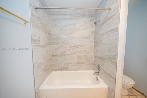 Casa en venta en Fort Lauderdale, Florida, 4 dormitorios, 573.02 m2 № 1730755 - foto 10