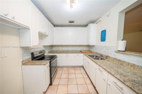 Casa en venta en Fort Lauderdale, Florida, 4 dormitorios, 573.02 m2 № 1730755 - foto 16