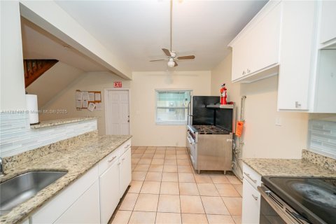 Casa en venta en Fort Lauderdale, Florida, 4 dormitorios, 573.02 m2 № 1730755 - foto 17