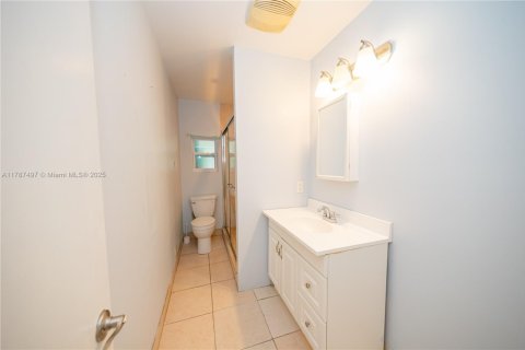 Casa en venta en Fort Lauderdale, Florida, 4 dormitorios, 573.02 m2 № 1730755 - foto 21