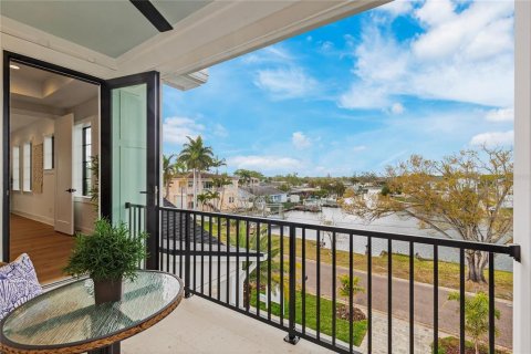 Casa en venta en Saint Petersburg, Florida, 4 dormitorios, 341.23 m2 № 2204278 - foto 4