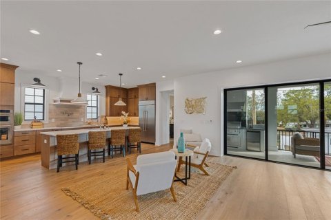 Casa en venta en Saint Petersburg, Florida, 4 dormitorios, 341.23 m2 № 2204278 - foto 14