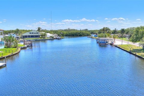 Casa en venta en Saint Petersburg, Florida, 4 dormitorios, 341.23 m2 № 2204278 - foto 9