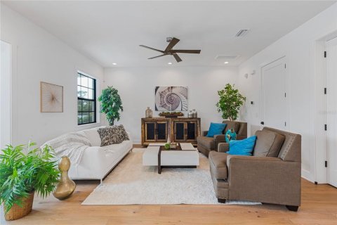 Casa en venta en Saint Petersburg, Florida, 4 dormitorios, 341.23 m2 № 2204278 - foto 12