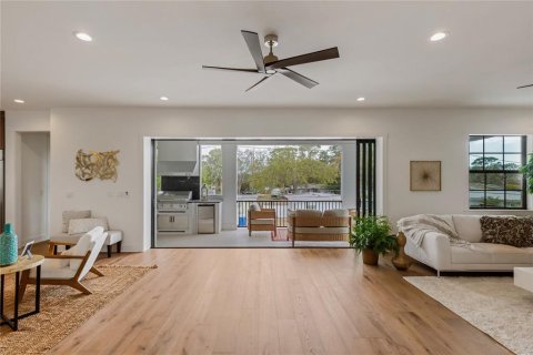 Casa en venta en Saint Petersburg, Florida, 4 dormitorios, 341.23 m2 № 2204278 - foto 11