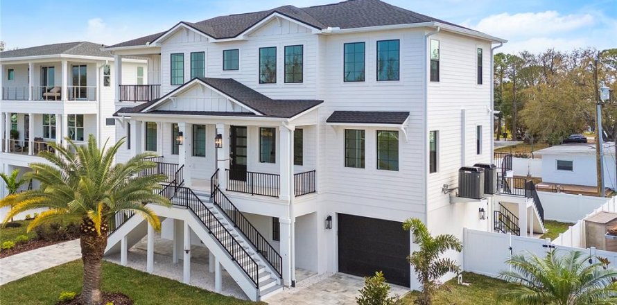 Casa en Saint Petersburg, Florida 4 dormitorios, 341.23 m2 № 2204278