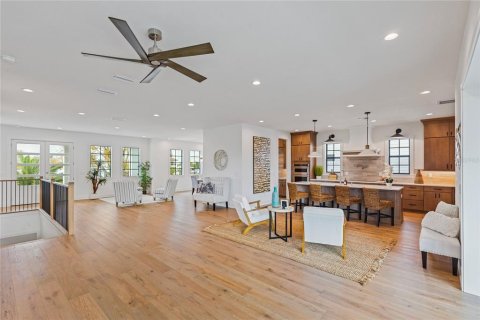 Casa en venta en Saint Petersburg, Florida, 4 dormitorios, 341.23 m2 № 2204278 - foto 8