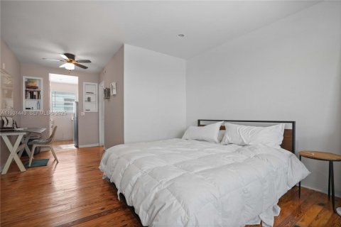 Condominio en venta en Miami Beach, Florida, 37.16 m2 № 1990219 - foto 2