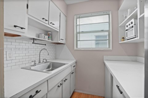 Condominio en venta en Miami Beach, Florida, 37.16 m2 № 1990219 - foto 13