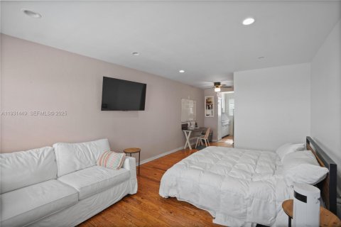 Condominio en venta en Miami Beach, Florida, 37.16 m2 № 1990219 - foto 1