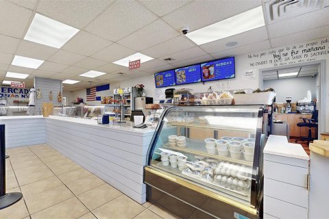 Commercial property in Homestead, Florida № 1875459 - photo 10