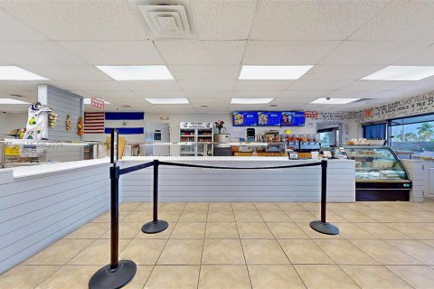 Commercial property in Homestead, Florida № 1875459 - photo 11