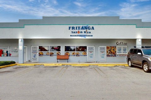 Commercial property in Homestead, Florida № 1875459 - photo 1