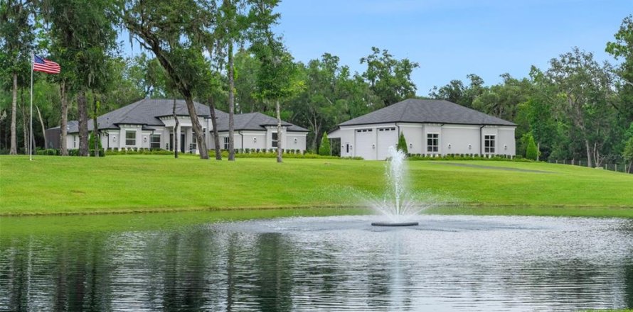 House in Homosassa, Florida 4 bedrooms, 252.69 sq.m. № 1876738
