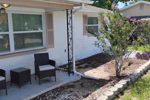 House in Port Richey, Florida 2 bedrooms, 97.18 sq.m. № 1853279 - photo 4
