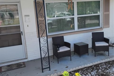House in Port Richey, Florida 2 bedrooms, 97.18 sq.m. № 1853279 - photo 3