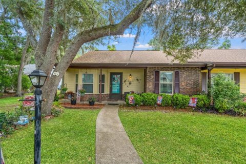 House in Dade City, Florida 3 bedrooms, 145.3 sq.m. № 2115017