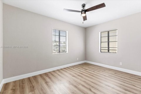 House in Lake Worth, Florida 3 bedrooms, 132.85 sq.m. № 2368111 - photo 14