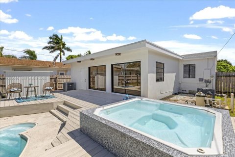 House in Lake Worth, Florida 3 bedrooms, 132.85 sq.m. № 2368111 - photo 19