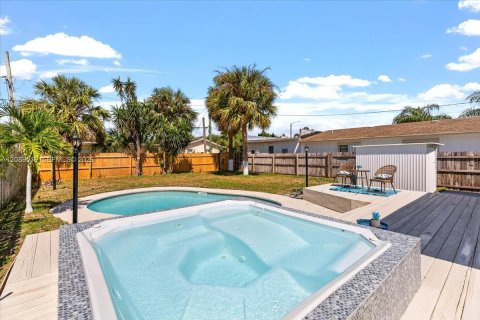 House in Lake Worth, Florida 3 bedrooms, 132.85 sq.m. № 2368111 - photo 20