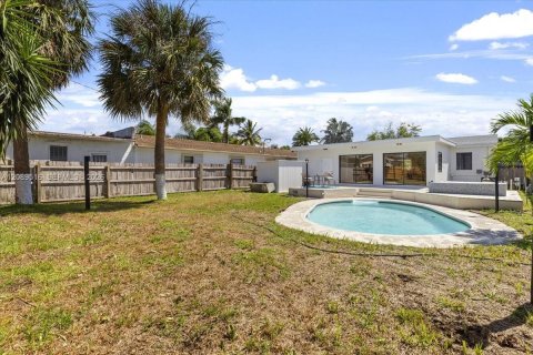House in Lake Worth, Florida 3 bedrooms, 132.85 sq.m. № 2368111 - photo 21