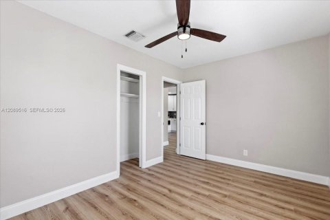 House in Lake Worth, Florida 3 bedrooms, 132.85 sq.m. № 2368111 - photo 15