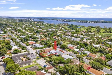 House in Lake Worth, Florida 3 bedrooms, 132.85 sq.m. № 2368111 - photo 28