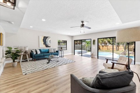 House in Lake Worth, Florida 3 bedrooms, 132.85 sq.m. № 2368111 - photo 7