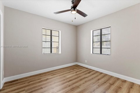 House in Lake Worth, Florida 3 bedrooms, 132.85 sq.m. № 2368111 - photo 17