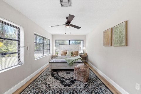 House in Lake Worth, Florida 3 bedrooms, 132.85 sq.m. № 2368111 - photo 9