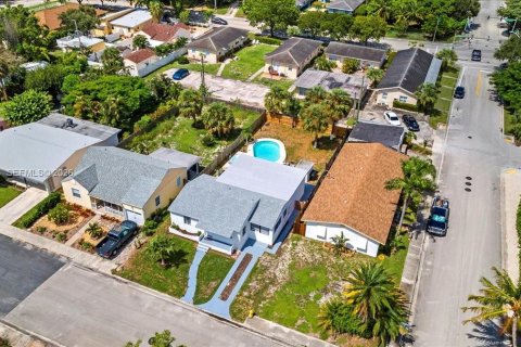 House in Lake Worth, Florida 3 bedrooms, 132.85 sq.m. № 2368111 - photo 22