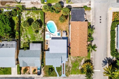 House in Lake Worth, Florida 3 bedrooms, 132.85 sq.m. № 2368111 - photo 24