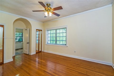 House in Coral Gables, Florida 3 bedrooms, 187.48 sq.m. № 1892373 - photo 18