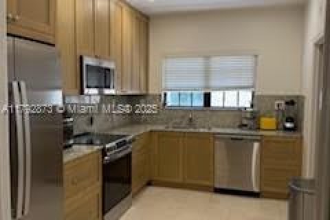 House in Coral Gables, Florida 3 bedrooms, 187.48 sq.m. № 1892373 - photo 8