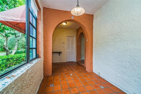 House in Coral Gables, Florida 3 bedrooms, 187.48 sq.m. № 1892373 - photo 3